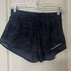 Lululemon Hotty Hot Low-Rise Lined Short 4”